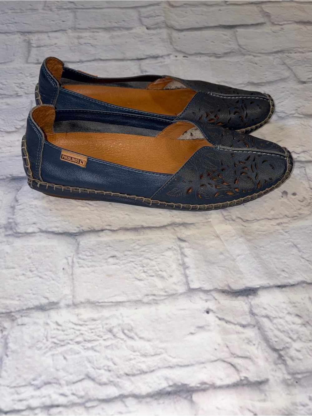 Pikolinos Jerez 578 Floral Perforated Leather Loafers. Size 39